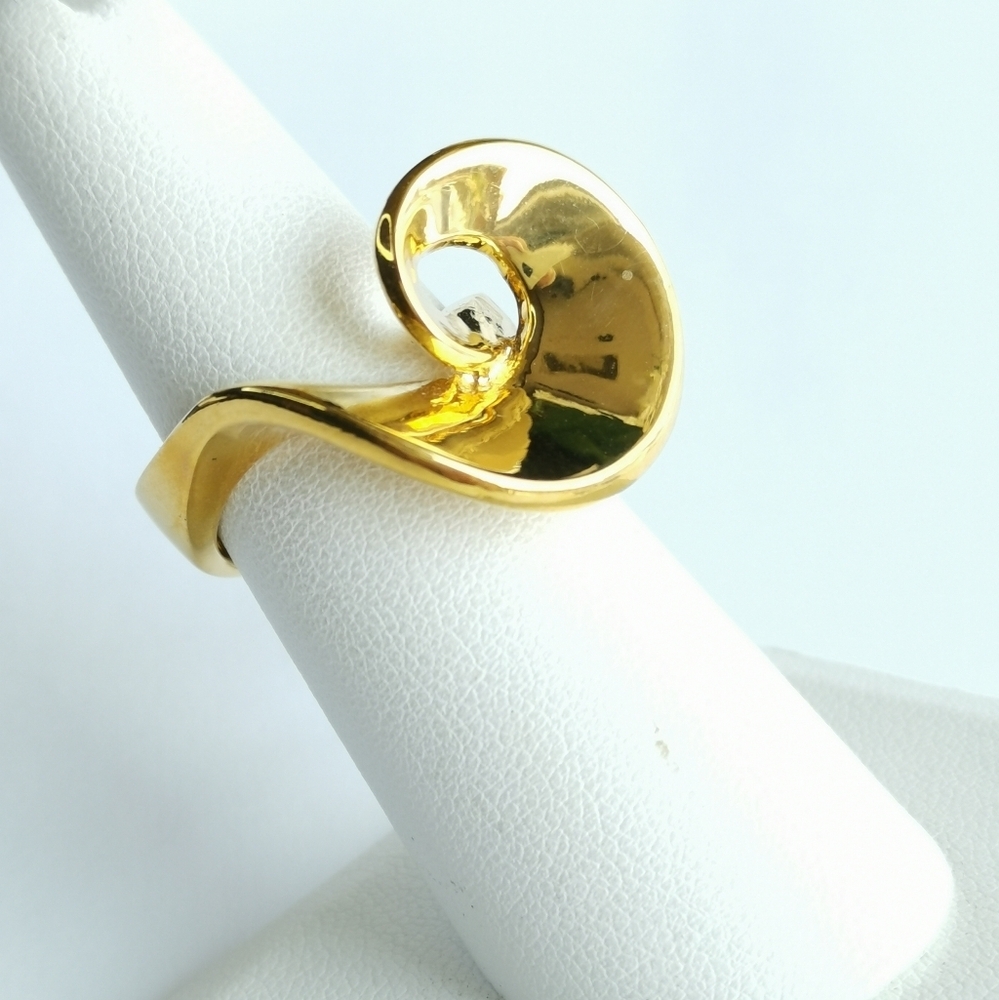 Abstract Swirl Ring  14k gold size 7 🆕